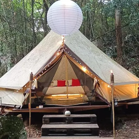 Glamping Experience La Maeta كوميلاس